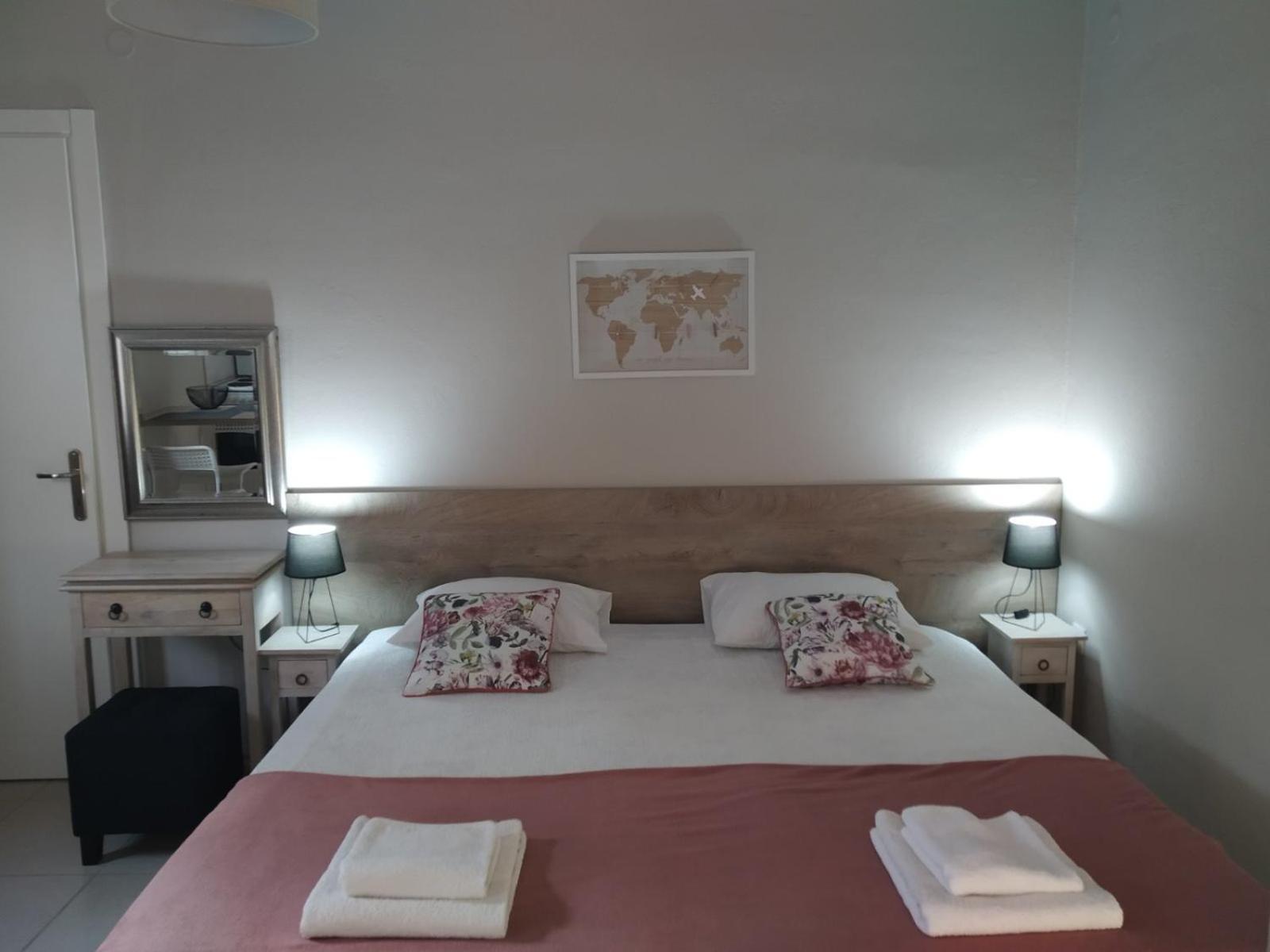 Trousas Apartments โรดา ภายนอก รูปภาพ