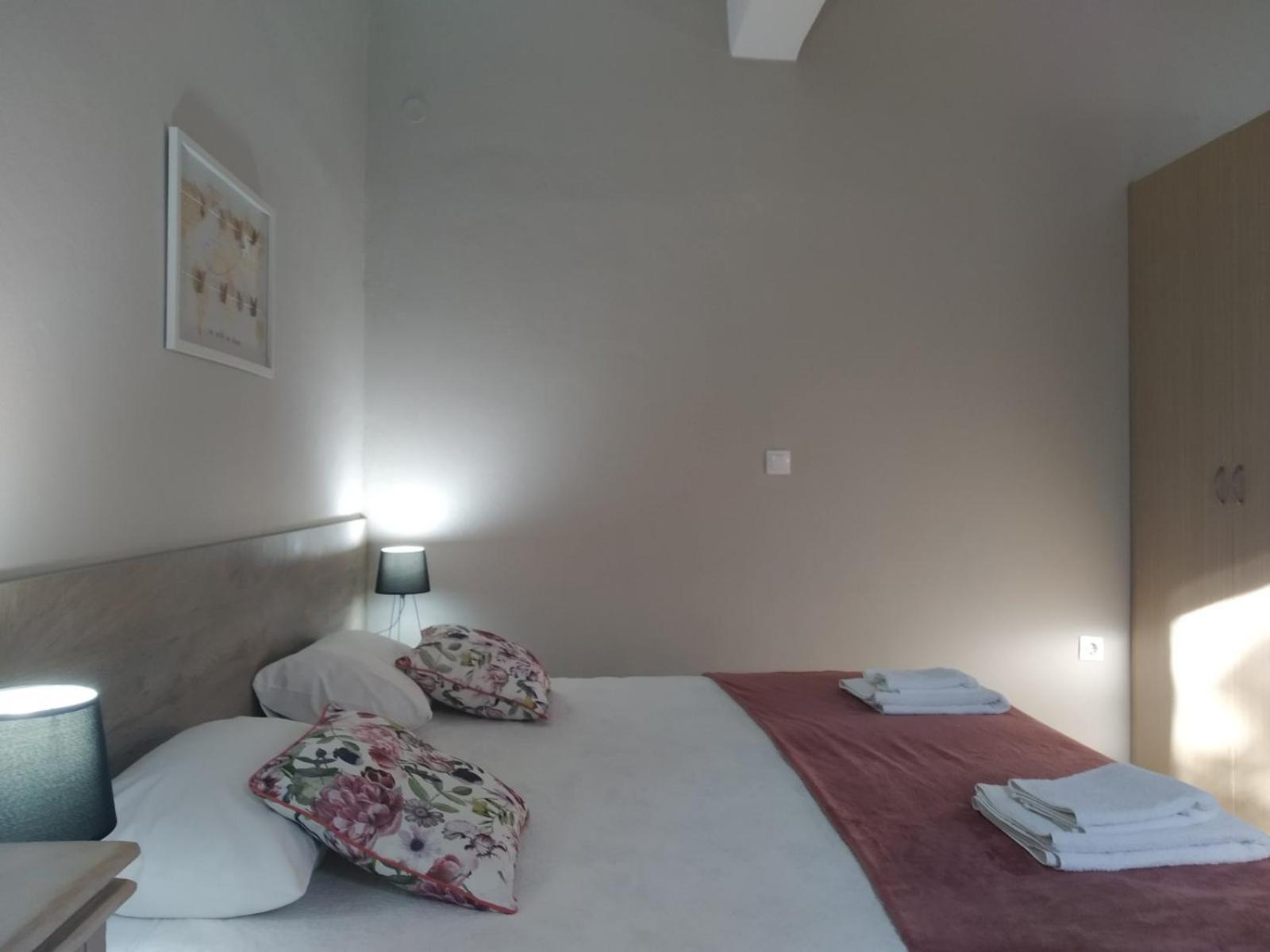 Trousas Apartments โรดา ภายนอก รูปภาพ