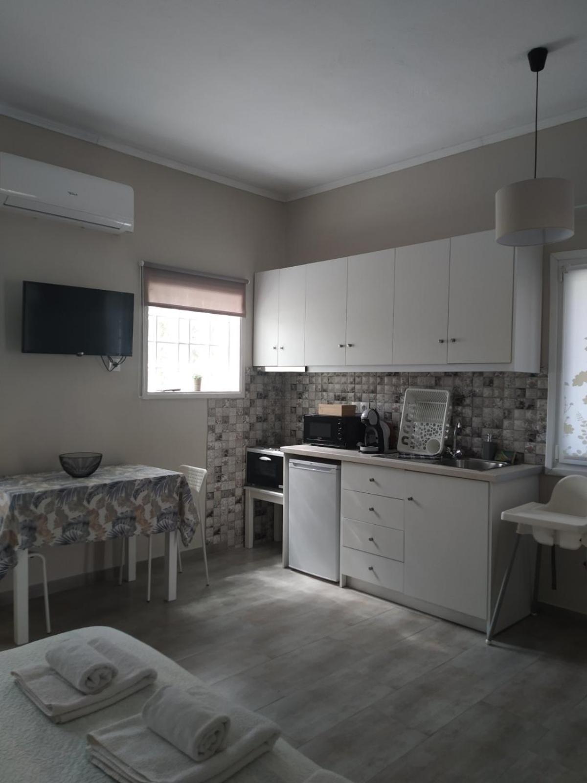 Trousas Apartments โรดา ภายนอก รูปภาพ