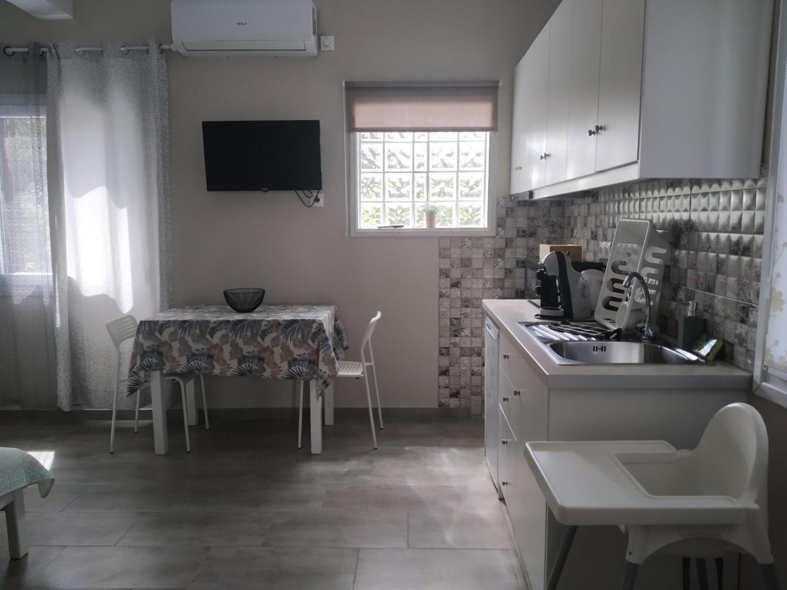 Trousas Apartments โรดา ภายนอก รูปภาพ